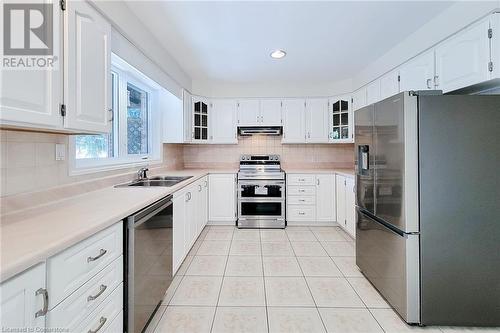 7 Mirella Court, Hamilton, ON - Indoor Photo Showing Kitchen With Double Sink