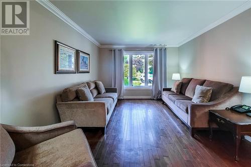 7 Mirella Court, Hamilton, ON - Indoor Photo Showing Living Room