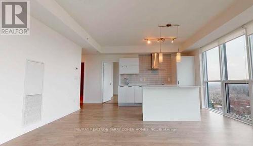 907 - 11 Bogert Avenue, Toronto, ON - Indoor Photo Showing Kitchen