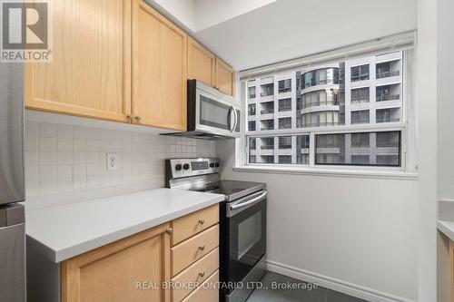 601 - 30 Hayden Street, Toronto (Church-Yonge Corridor), ON - Indoor Photo Showing Kitchen