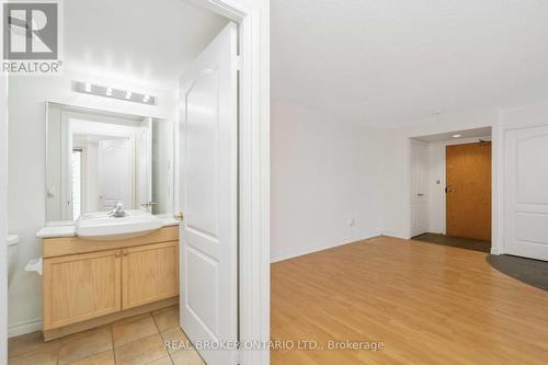 601 - 30 Hayden Street, Toronto, ON - Indoor Photo Showing Bathroom