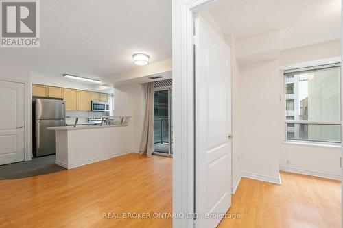 601 - 30 Hayden Street, Toronto (Church-Yonge Corridor), ON - Indoor Photo Showing Kitchen