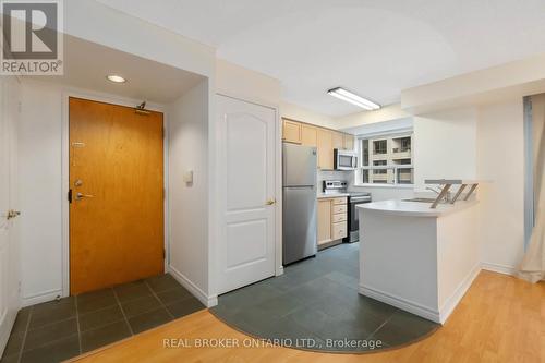 601 - 30 Hayden Street, Toronto (Church-Yonge Corridor), ON - Indoor Photo Showing Kitchen