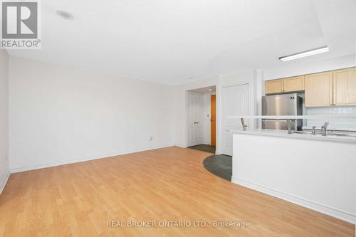 601 - 30 Hayden Street, Toronto, ON - Indoor Photo Showing Kitchen