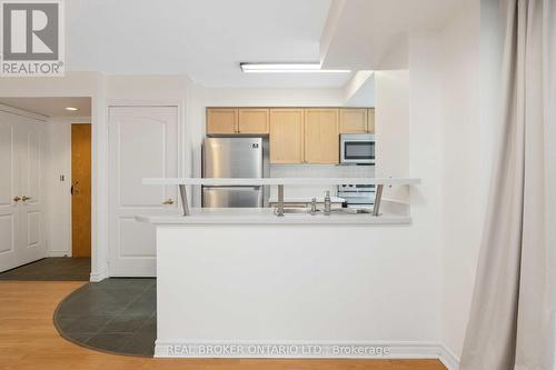 601 - 30 Hayden Street, Toronto, ON - Indoor Photo Showing Kitchen