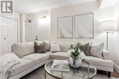 2055 Appleby Line Unit# 108, Burlington, ON - Indoor Photo Showing Living Room