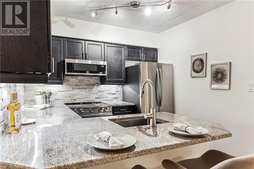 2055 Appleby Line Unit# 108, Burlington, ON - Indoor Photo Showing Kitchen With Upgraded Kitchen