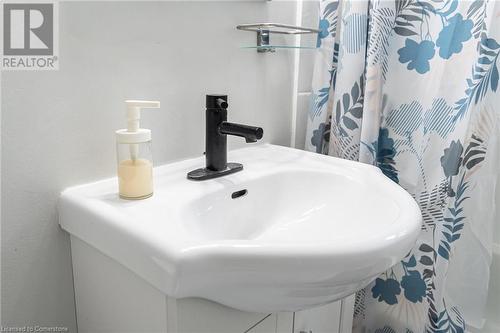 57 Mericourt Road Unit# 302, Hamilton, ON - Indoor Photo Showing Bathroom