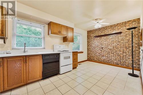 115 Organ Crescent, Hamilton, ON - Indoor Photo Showing Kitchen