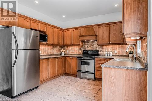 5228 Garland Crescent, Burlington, ON - Indoor Photo Showing Kitchen With Double Sink