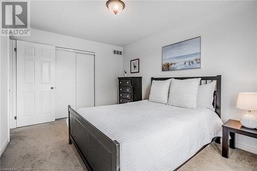 5228 Garland Crescent, Burlington, ON - Indoor Photo Showing Bedroom