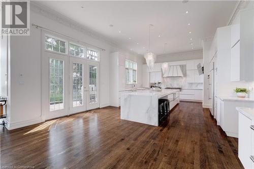 4410 Lakeshore Road, Burlington, ON - Indoor Photo Showing Kitchen With Upgraded Kitchen