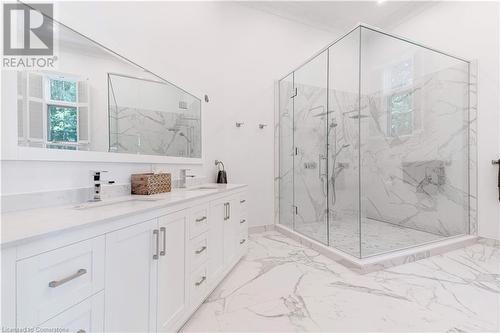 4410 Lakeshore Road, Burlington, ON - Indoor Photo Showing Bathroom