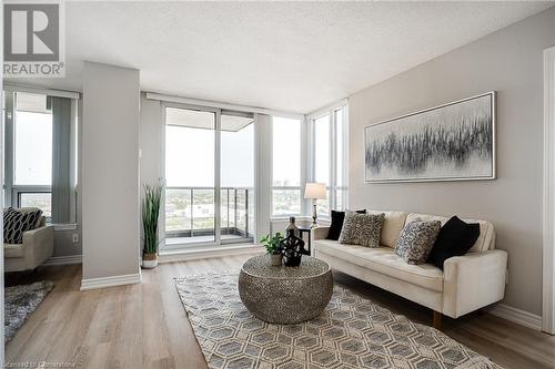 4090 Living Arts Drive Unit# 2308, Mississauga, ON - Indoor Photo Showing Living Room