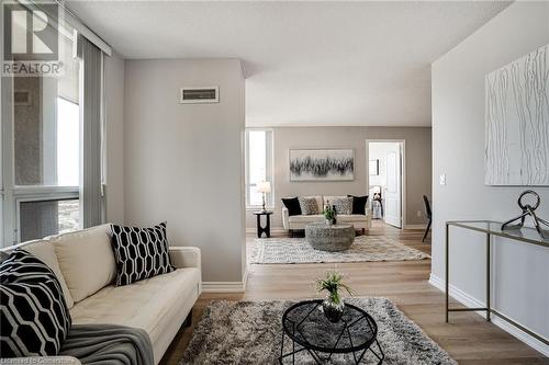 4090 Living Arts Drive Unit# 2308, Mississauga, ON - Indoor Photo Showing Living Room