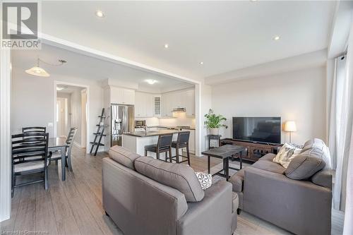 39 Bayonne Drive, Stoney Creek, ON - Indoor Photo Showing Living Room