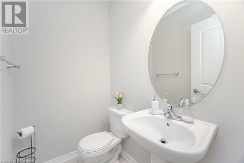 39 Bayonne Drive, Stoney Creek, ON - Indoor Photo Showing Bathroom