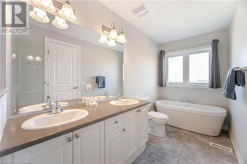 39 Bayonne Drive, Stoney Creek, ON - Indoor Photo Showing Bathroom