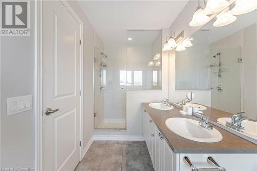 39 Bayonne Drive, Stoney Creek, ON - Indoor Photo Showing Bathroom