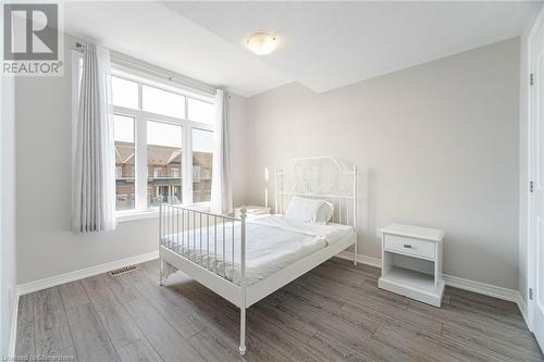 39 Bayonne Drive, Stoney Creek, ON - Indoor Photo Showing Bedroom