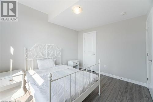 39 Bayonne Drive, Stoney Creek, ON - Indoor Photo Showing Bedroom