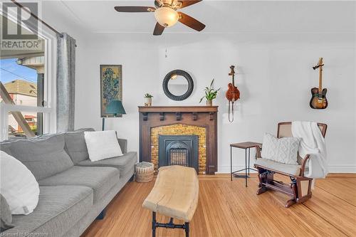 10 Roxborough Avenue, Hamilton, ON - Indoor Photo Showing Living Room With Fireplace