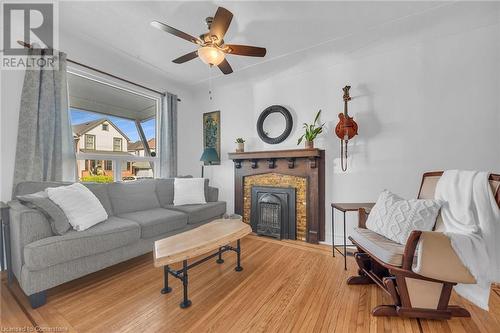 10 Roxborough Avenue, Hamilton, ON - Indoor Photo Showing Living Room With Fireplace