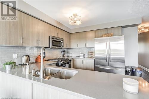 72 Keith Crescent, Niagara-On-The-Lake, ON - Indoor Photo Showing Kitchen With Double Sink With Upgraded Kitchen