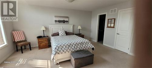 82 Charleswood Crescent, Hamilton, ON - Indoor Photo Showing Bedroom