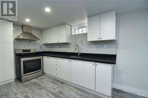 264 St Andrews Drive, Hamilton, ON - Indoor Photo Showing Kitchen