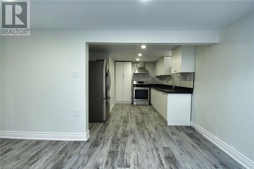 264 St Andrews Drive, Hamilton, ON - Indoor Photo Showing Kitchen