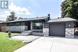 118 SENECA Drive  Ancaster, ON L9G 3B9