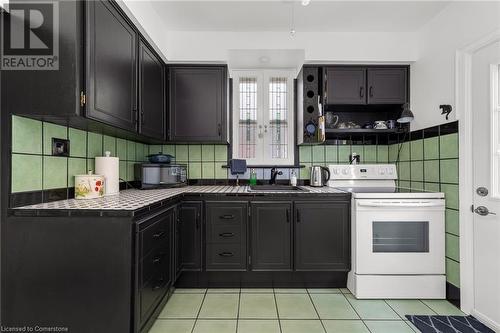 43 Strathearne Avenue, Hamilton, ON - Indoor Photo Showing Kitchen