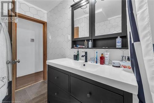 1269 Leighland Road, Burlington, ON - Indoor Photo Showing Bathroom