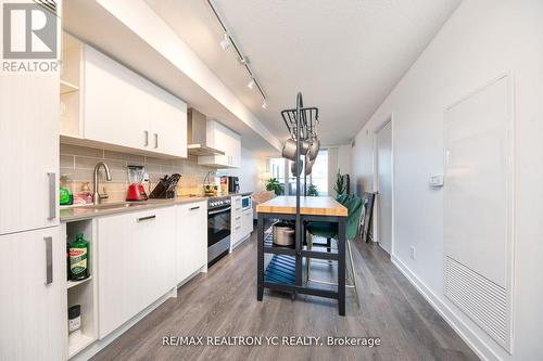 808 - 125 Redpath Avenue, Toronto, ON - Indoor Photo Showing Kitchen