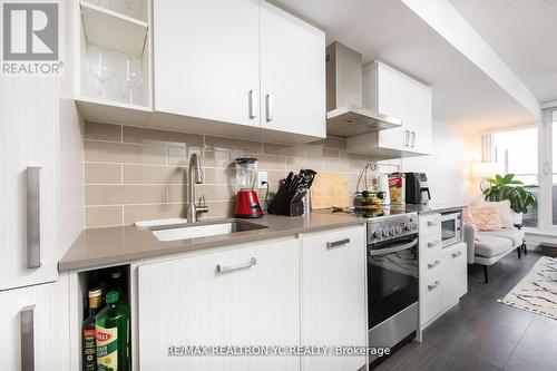 808 - 125 Redpath Avenue, Toronto (Mount Pleasant West), ON - Indoor Photo Showing Kitchen