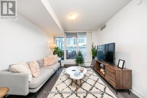 808 - 125 Redpath Avenue, Toronto, ON - Indoor Photo Showing Living Room