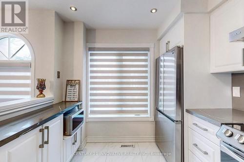 18 - 1635 Pickering Parkway, Pickering, ON - Indoor Photo Showing Kitchen