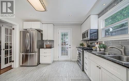 112 Adelaide Avenue W, Oshawa (O'Neill), ON - Indoor Photo Showing Kitchen With Stainless Steel Kitchen With Double Sink With Upgraded Kitchen