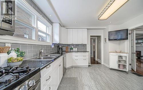 112 Adelaide Avenue W, Oshawa (O'Neill), ON - Indoor Photo Showing Kitchen With Double Sink With Upgraded Kitchen