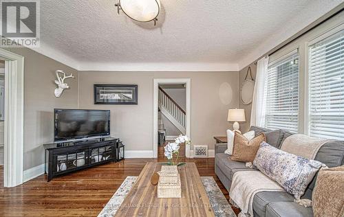 112 Adelaide Avenue W, Oshawa (O'Neill), ON - Indoor Photo Showing Living Room