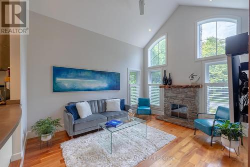 14 Gibbons Place, London, ON - Indoor Photo Showing Living Room With Fireplace