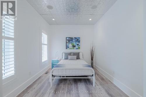 14 Gibbons Place, London, ON - Indoor Photo Showing Bedroom