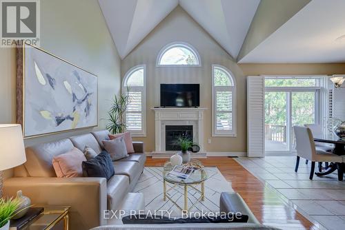 172 Jefferson Forest Drive, Richmond Hill (Jefferson), ON - Indoor Photo Showing Living Room With Fireplace