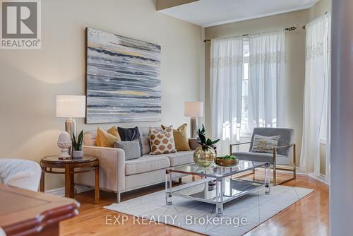 172 Jefferson Forest Drive, Richmond Hill (Jefferson), ON - Indoor Photo Showing Living Room