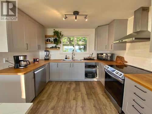 1724 1726 Graham Avenue, Prince Rupert, BC - Indoor Photo Showing Kitchen With Double Sink