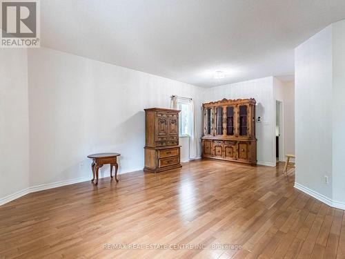 1 Brambrook Way, Brampton, ON - Indoor Photo Showing Living Room