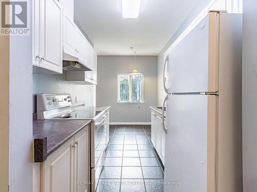 1 Brambrook Way, Brampton, ON - Indoor Photo Showing Kitchen