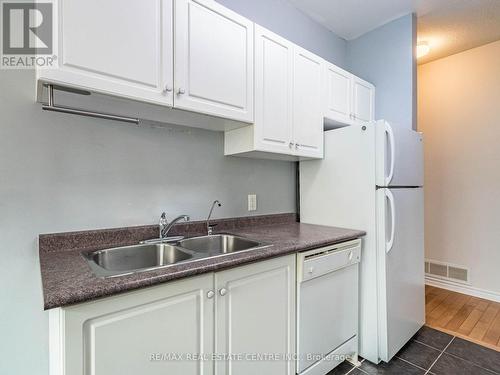 1 Brambrook Way, Brampton, ON - Indoor Photo Showing Kitchen With Double Sink