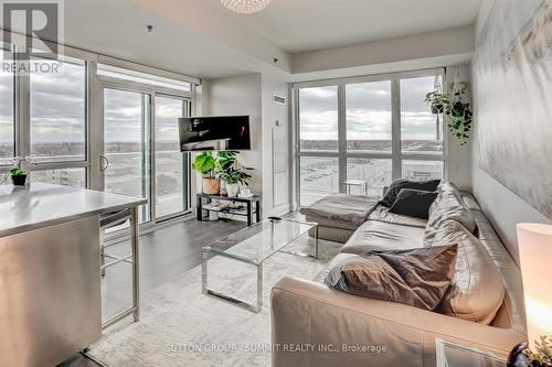 709 - 55 Speers Road, Oakville (Old Oakville), ON - Indoor Photo Showing Living Room